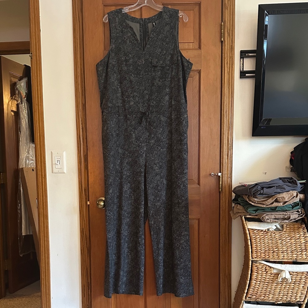 Elegant Gray Sleeveless Jumpsuit